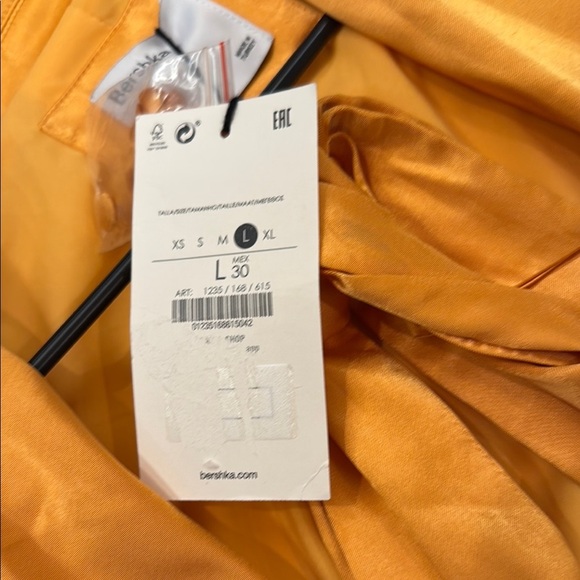 NWT. Bershka Orange Satin Cropped Blazer. Size L - Picture 10 of 10
